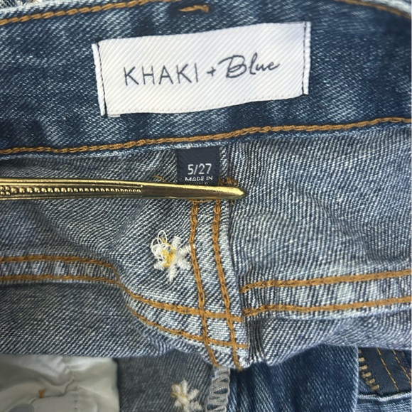 KHAKI & BLUE high-waisted stretch denim shorts with raw hem and white daisies - Picture 5 of 9